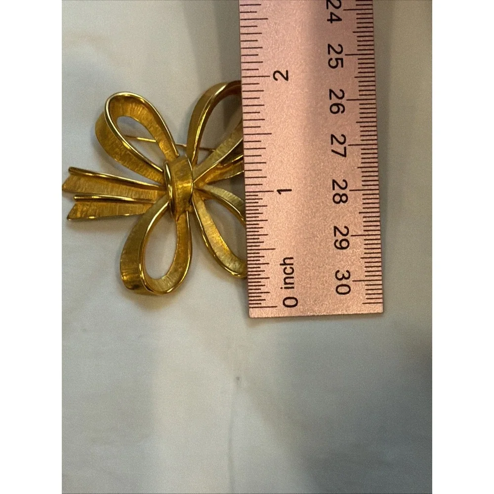 Vintage Monet Gold Tone Ribbon Bow Signed Brooch‎ Pin